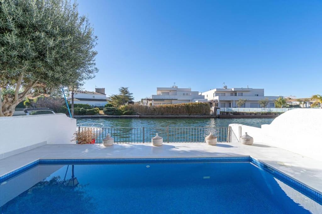 2027 Casa De Pescador Con 3 Habitaciones, Piscina Y Amarre By Homeselectspain Empuriabrava Exterior foto