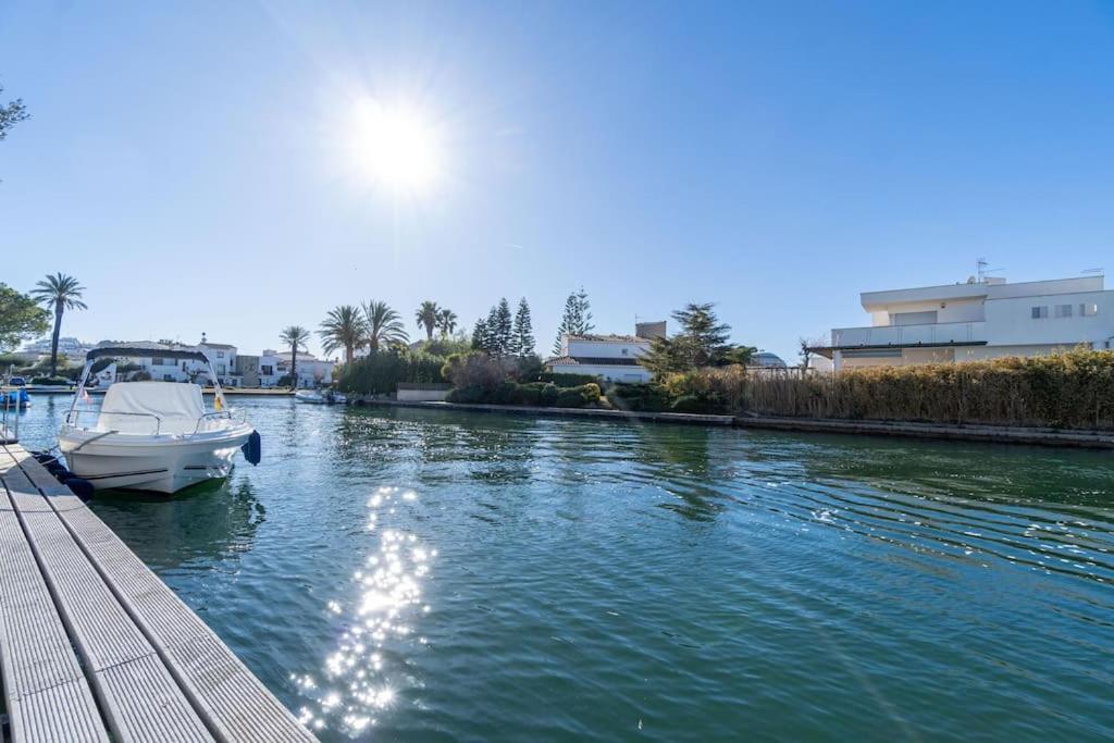 2027 Casa De Pescador Con 3 Habitaciones, Piscina Y Amarre By Homeselectspain Empuriabrava Exterior foto
